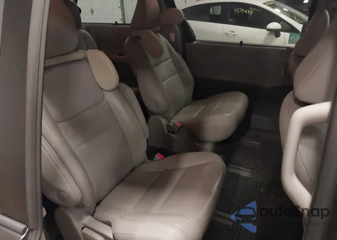 2015 Toyota Sienna Xle 7 Passenger z USA, uszkodzony, nr VIN 5TDDK3DC5FS106497